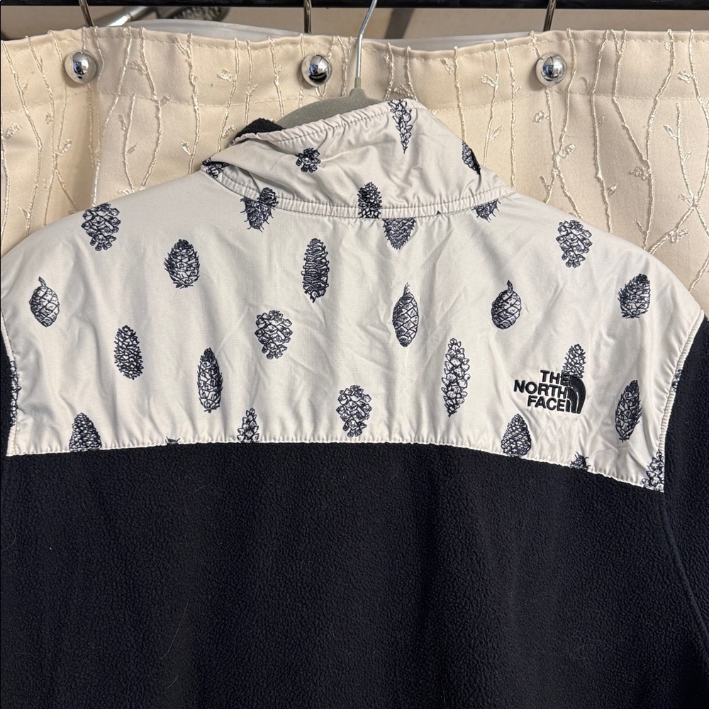 The North Face Black and White Pinecone Fleece Jacket - Picture 8 of 8